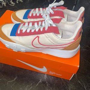 Women Nike Waffle Racer 2X m. Size 9. Red Pearl White. Worn 3 times.